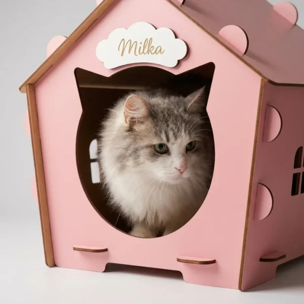 Domek dla kota z personalizowaną tabliczką